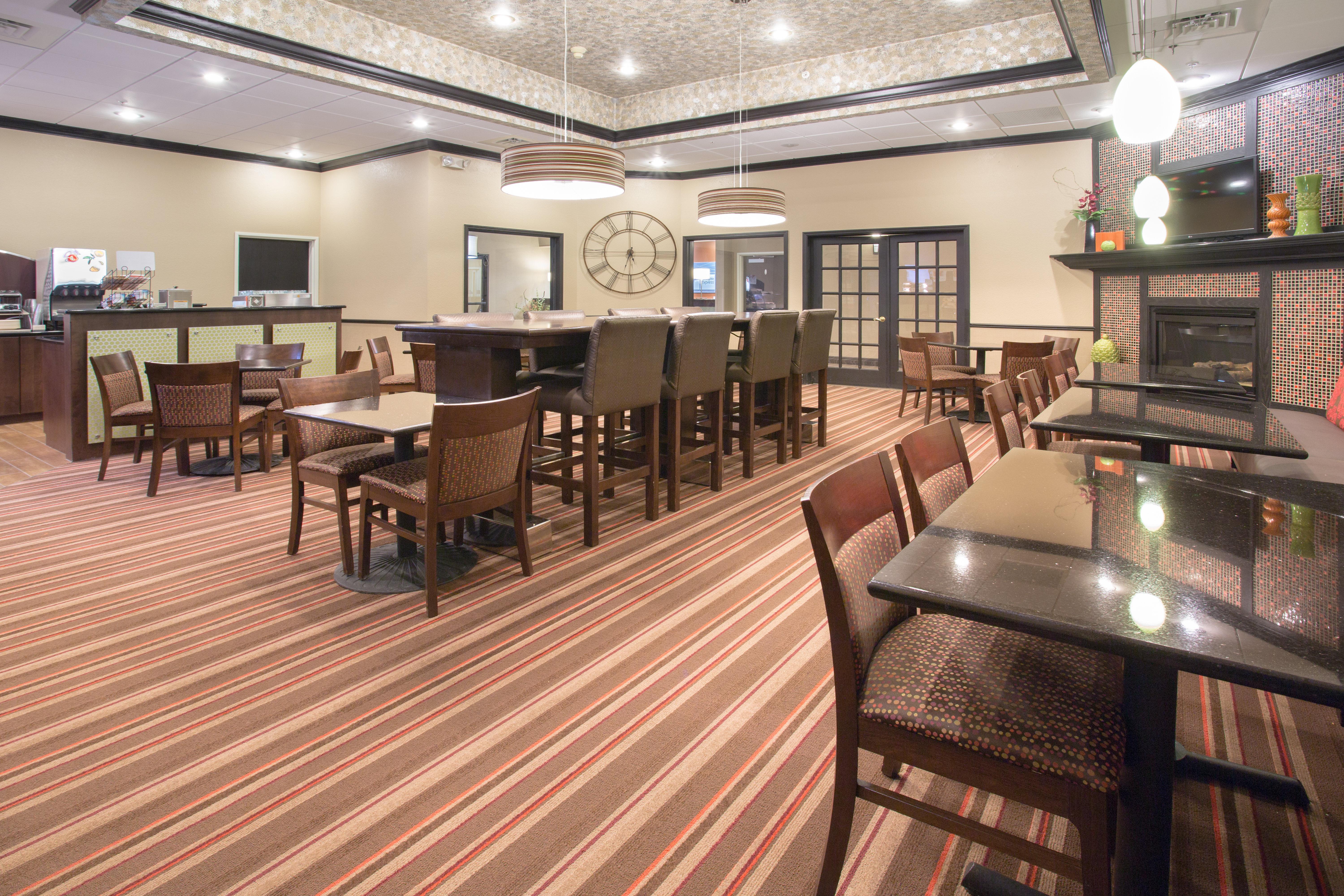 Holiday Inn Express Hotel & Suites Lexington By Ihg Buitenkant foto