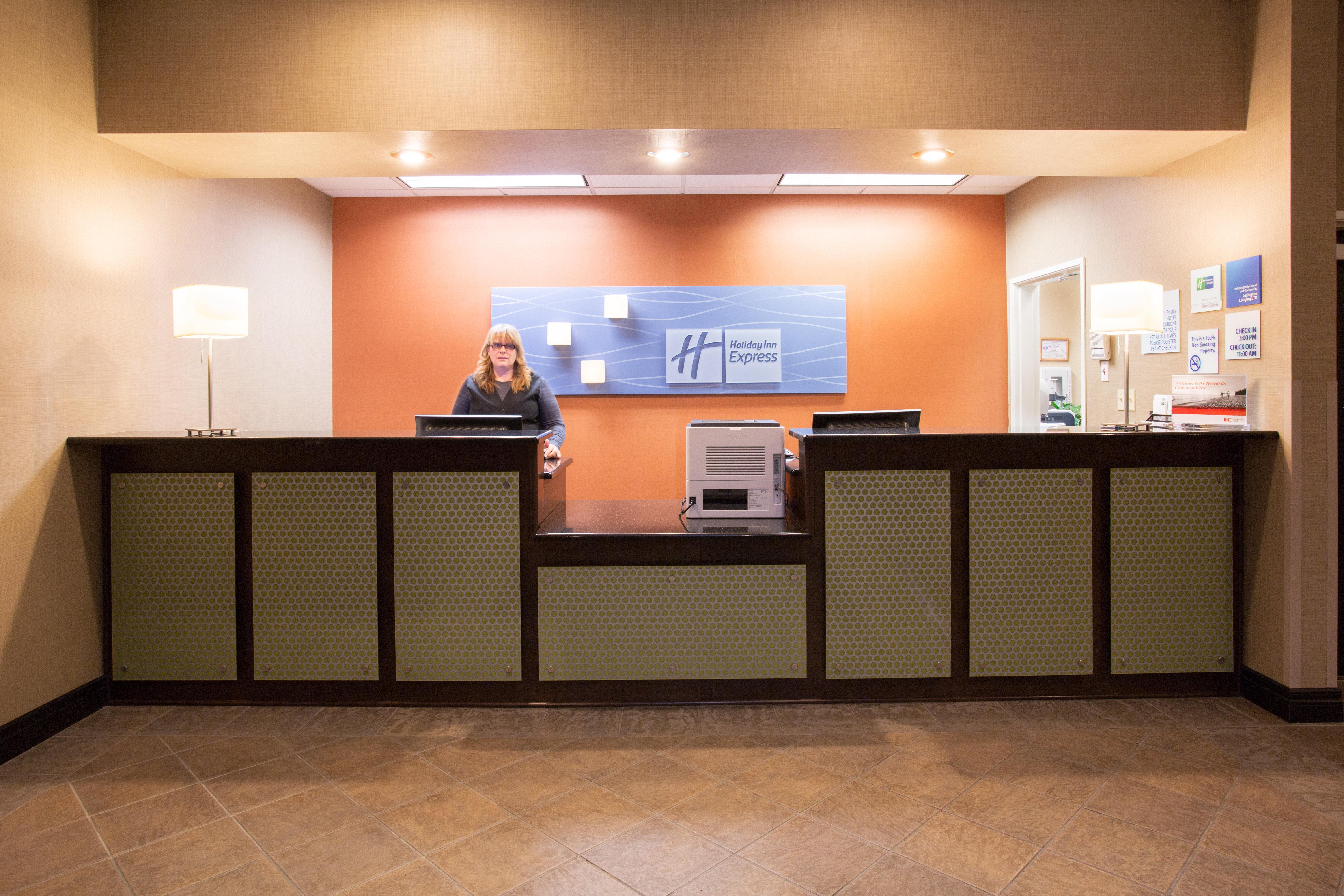 Holiday Inn Express Hotel & Suites Lexington By Ihg Buitenkant foto