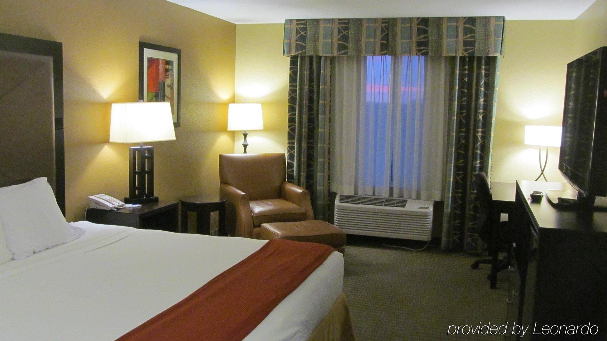 Holiday Inn Express Hotel & Suites Lexington By Ihg Kamer foto